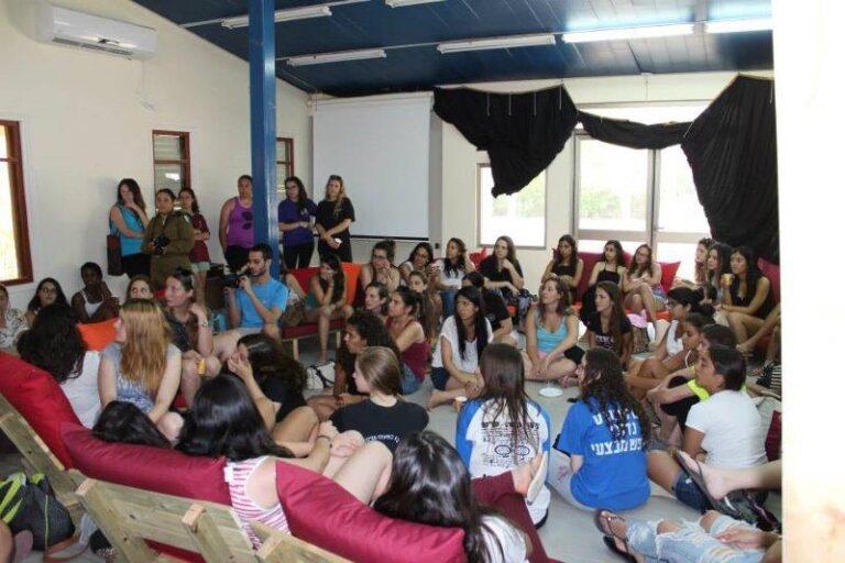 סדנת העצמה לחיילות במסגרת פעילות פרו בונו